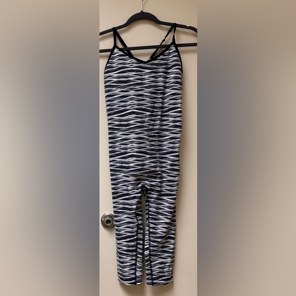 ⚫️Nike Black and White Patterned Jumpsuit⚫️